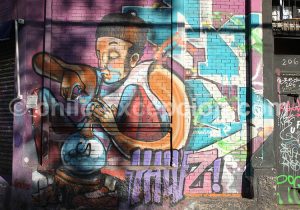 29-7 L'art des graffitis est perpétuel dans le pays.