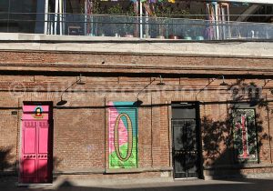 34-3 Le lettrage est présent dans les rues de Santiago