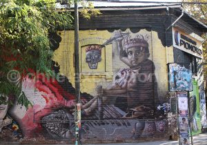 41-1 Nombreux sont les artistes de rue présents sur le territoire chilien.