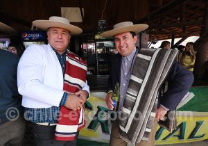 Amis en tenue traditionnelle, Rancagua