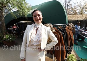 Femme en tenue traditionnelle, Rancagua