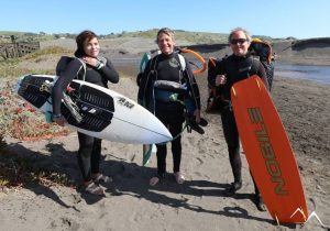 Surfeurs sur la côte de Matanzas