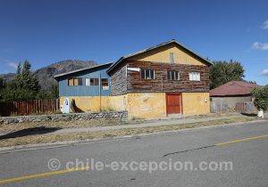 18-6 Habitations traditionnelles du Chili en Patagonie australe, Puerto Ibañez