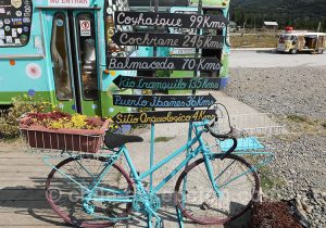 2-CADRER-SUR-PANCARTES Pancartes de la petite ville Cerro Castillo, Chili