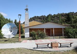 25-16.30.43-16.31.14 Eglise du village Cerro Castillo, Chili