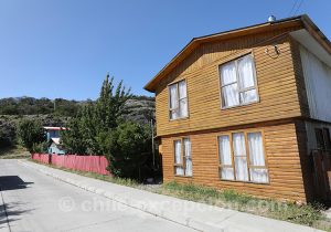 29-16.30.43-16.31.14 Chalet typique de la Patagonie australe du Chili, Cerro Castillo