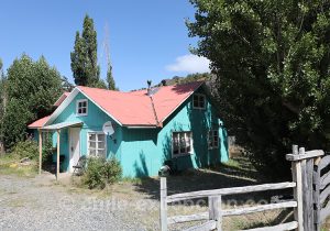 31-16.30.43-16.31.14 Maison typique du village Cerro Castillo de la Patagonie australe, Chili