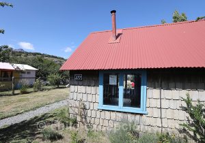 32-16.30.43-16.31.14 Maison traditionnelle de la Patagonie chilienne, Cerro Castillo