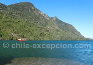 Arrivée du ferry pour traverser le lac Tagua Tagua