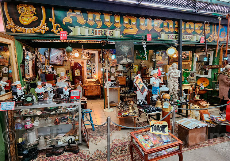 Antiquités à offrir au marché aux puces, Persa Bío Bío Victor Manuel Antiquités à offrir au marché aux puces, Persa Bío Bío Victor Manuel