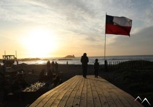 Drapeau chilien sur la plage de Matanzas