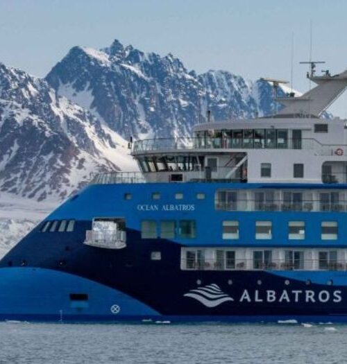 vue d'ensemble du bateau de croisière Ocean Albatros en Antarctique