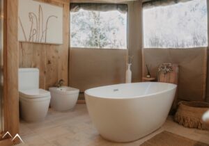 Salle de bain avec baignoire, glamping Unai, Atacama, Chili