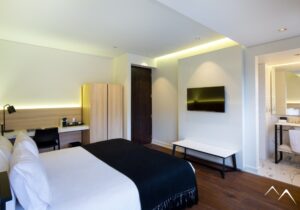 Chambre double et salle de bain de l'hôtel Altiplanico Bellas Artes, Santiago du Chili