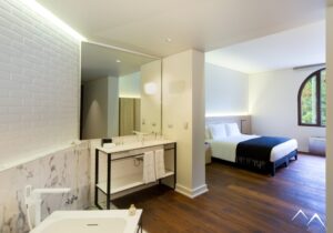 Salle de bain et chambre double, hôtel Altiplanico,